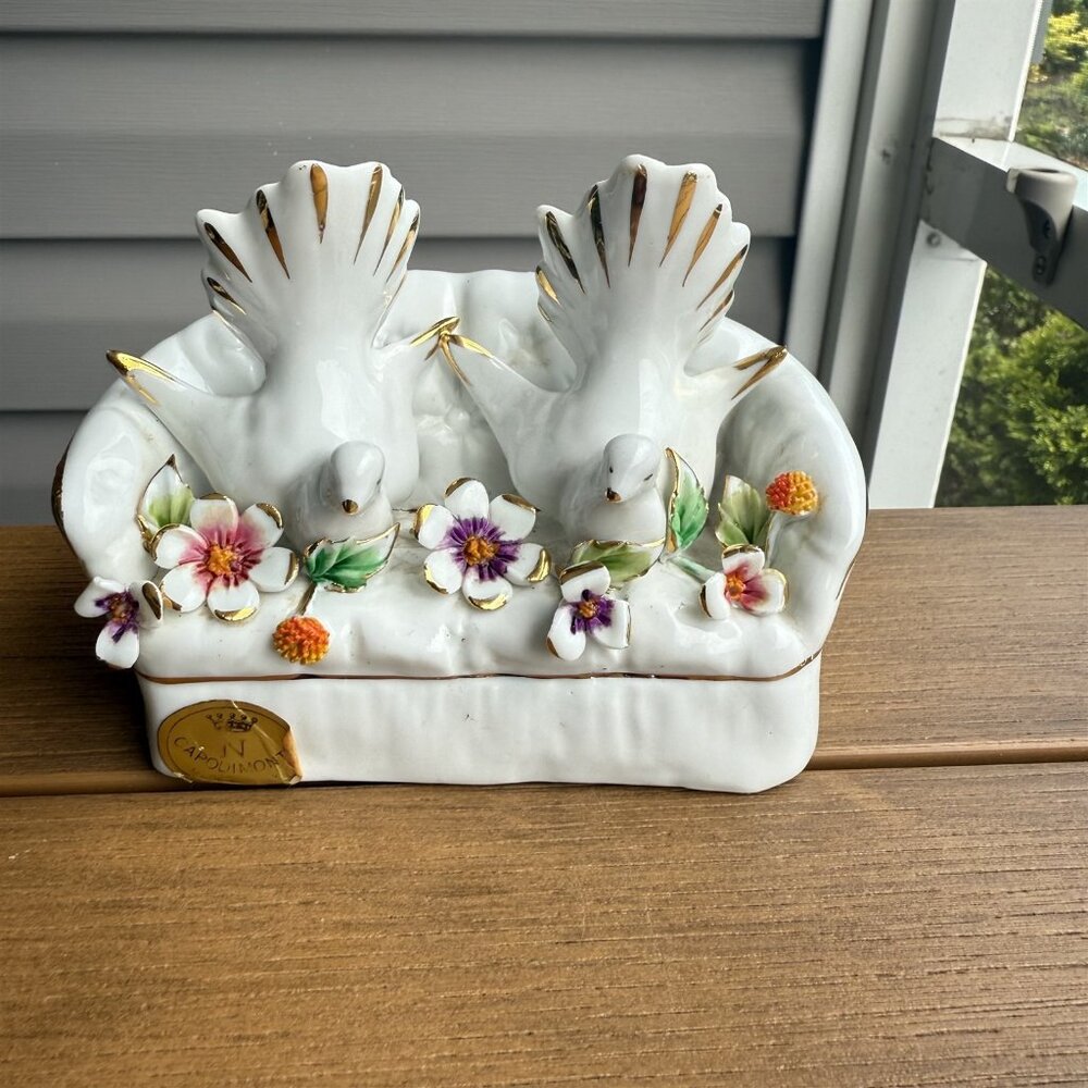 Vintage Capodimonte Made In Italy Italian Porcelain Doves & Flowers On Sofa